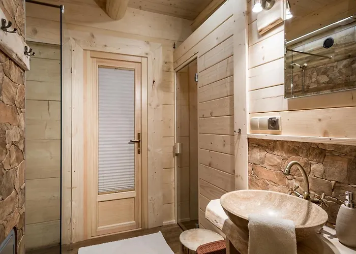 Przy Dolinie Z Sauna * كوشتيليسكا